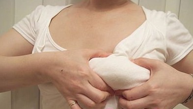 经期快速丰胸方法 按一按就有效